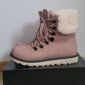 Royal Canadian Women's Boots Cambridge Size 9 Blush